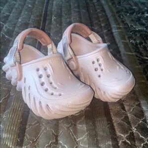 CROCS Pink Sandals with Ventilation Holes and Adjustable Strap